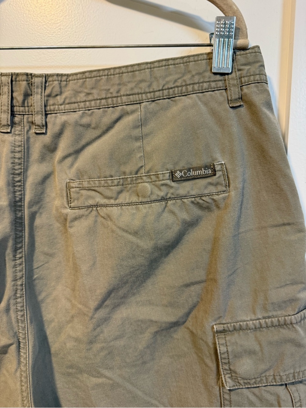 Columbia Men’s Gray Cargo Shorts - Size 36 - Picture 4 of 6